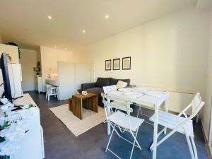 Appartements Magnifique Appartement, Piscine, Proche gare : photos des chambres