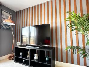 Seaside APT with Harbour View