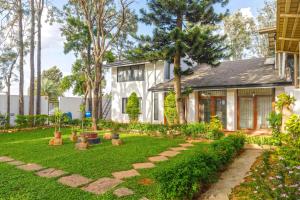 Grandeur Luxe Villa by StayJade 20 Acco Garden