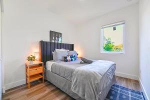 Family-Friendly Townhouse w Private Parking Included