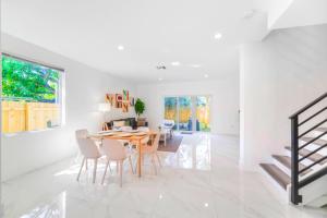 Family-Friendly Townhouse w Private Parking Included