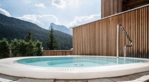 Hotel La Fradora - Dolomites Hotel