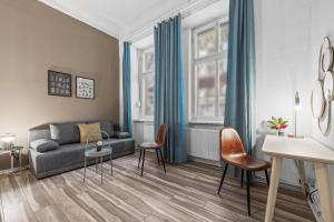 Holiday 33 Apartment K next to Alexanderplatz, 4 rooms with bathroom & guest toilet