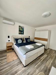 Natura Lux Holiday House with Pool and Jacuzzi