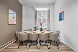 Holiday 33 Apartment K next to Alexanderplatz, 4 rooms with bathroom & guest toilet