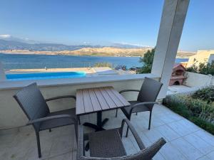 Sea view & pool studio by Pag tours