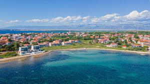 Seafront Villa Serena with pool and seaview