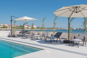 Seafront Villa Serena with pool and seaview