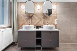 Holiday 33 Apartment K next to Alexanderplatz, 4 rooms with bathroom & guest toilet