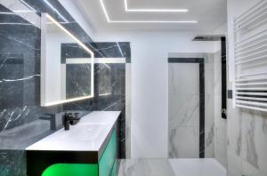 Appartements Sea View 1B Apartment, Theoule : photos des chambres