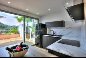 Appartements Sea View 1B Apartment, Theoule : photos des chambres