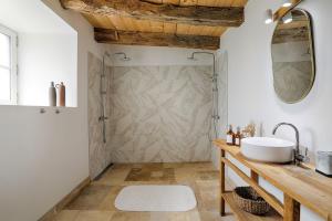 Maisons d'hotes Les Metairies d Arthur : photos des chambres