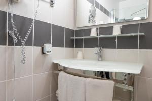 Hotels Contact Hotel O'Nice Saintes : photos des chambres