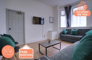 6 Bed Manchester Home Sleeps 18 Free Parking