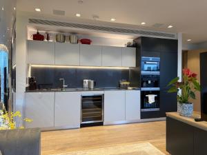 Simply Best Views of London Skyline and Tower Bridge Sleeps 6
