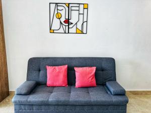 Amazing loft - 2 minutes from the airport!