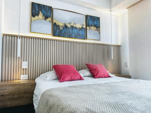 Amazing loft - 2 minutes from the airport!