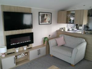 Kings Ashington 6 Berth Central Heated Enclosed Veranda