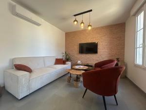 CHEZ FERNAND Cottage AC Terrace Garden Petanque court & private free parking