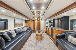 Lux Lounge 7744 Ranch Resort Austin - COTA