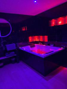 SPICY LOVE - proche Nice et Cannes - Jacuzzi privatif - French Riviera - luxe - suite romantique