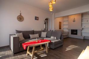 Sea Sun House, Aprovato Andros