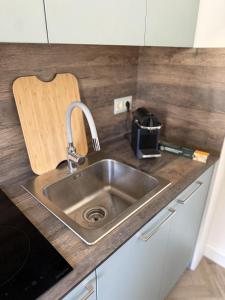 Peaceful Studio with Parking Close to Riga Center