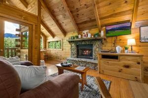 Private Studio Log Cabin Hot Tub Fireplace Relax
