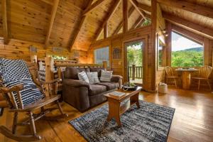 Private Studio Log Cabin Hot Tub Fireplace Relax