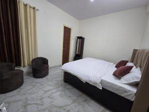 Royal Diamond Hotel & Guest house