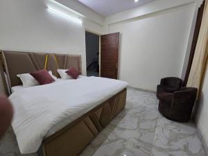 Royal Diamond Hotel & Guest house