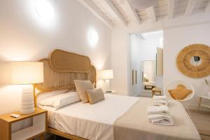 Alcazares Deluxe Suite by Valcambre