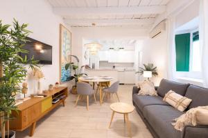 Alcazares Deluxe Suite by Valcambre