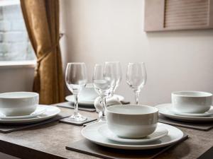 Bakewell Terrace by YourStays