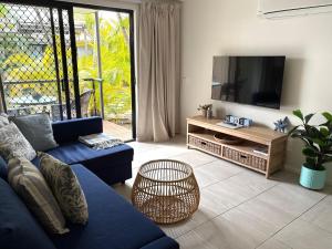 Nautical Stylish Ground Level 1 Bedroom Unit