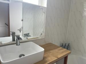 Luxury 2-Bed Duplex - London