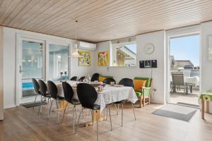 Energy-Efficient Pool House Located Between The Sea And The Fjord