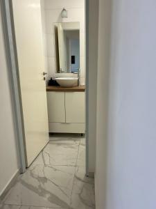 Entire apartment full equiped with balcony and city view