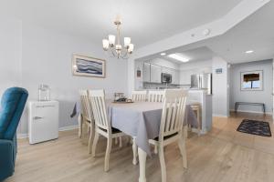 Beachfront Escape l Pool, Hot Tub & Amazing Views