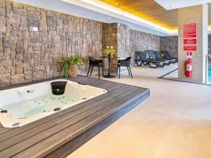 HOM I 1D1B Piscina y Parking cerca a la Costanera