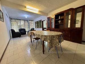 Transit Home Lower Level - 10 mins from Airport and Blue bay