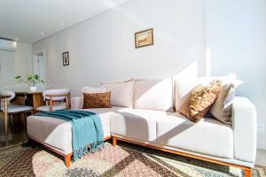 Apto moderno em Jurerê com piscina FR5722