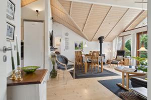 Cosy Summer House With Whirlpool