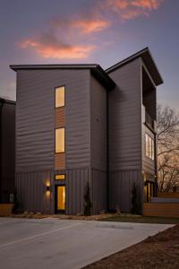 Starburst - An Atomic Ridge Home