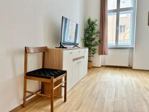 Sunny & Calm Long-Term Apartment with Free Parking - 3-звездочные отели в городе Вена