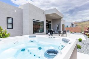 Sunshine Retreat at Paseos