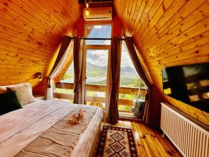 Lake Retreat Colibita