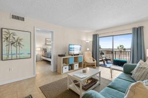 208 - Poolside 2 BR Great Ocean View