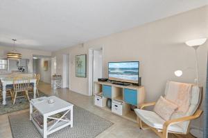 208 - Poolside 2 BR Great Ocean View