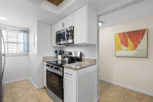 208 - Poolside 2 BR Great Ocean View